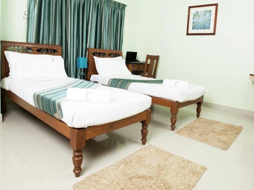 Hotel Crescent Inn Chennai Zewnętrze zdjęcie