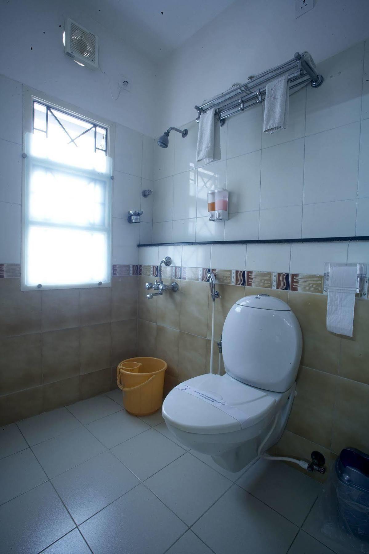 Hotel Crescent Inn Chennai Zewnętrze zdjęcie