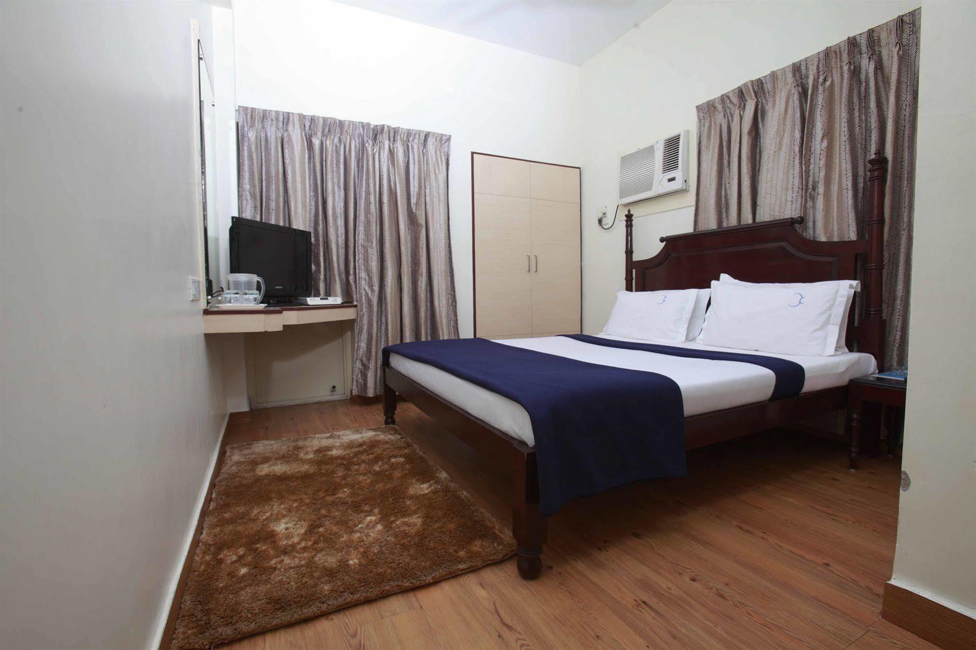 Hotel Crescent Inn Chennai Zewnętrze zdjęcie