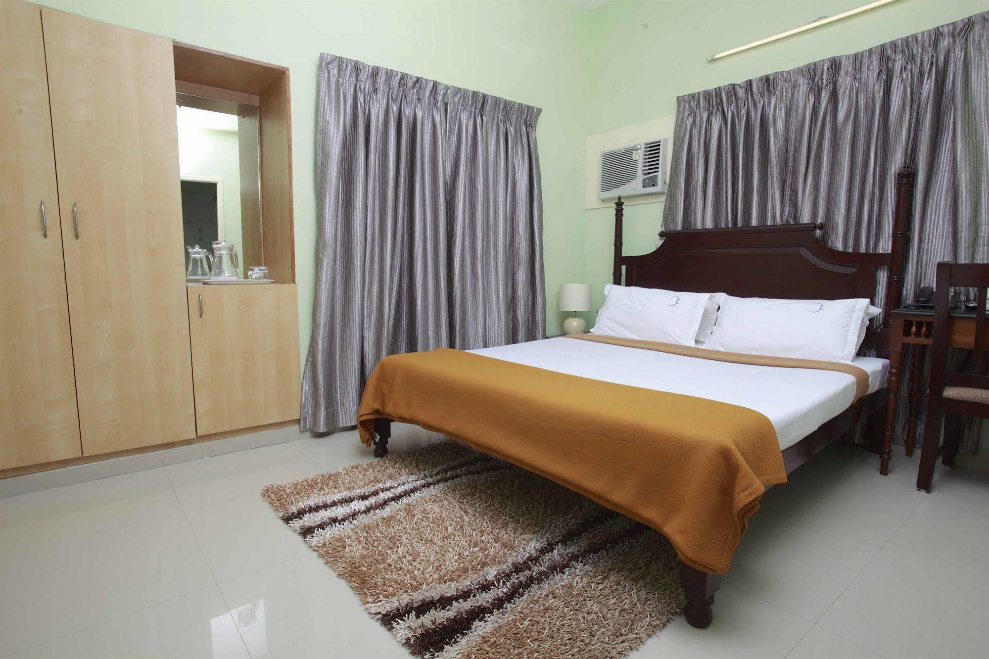 Hotel Crescent Inn Chennai Zewnętrze zdjęcie
