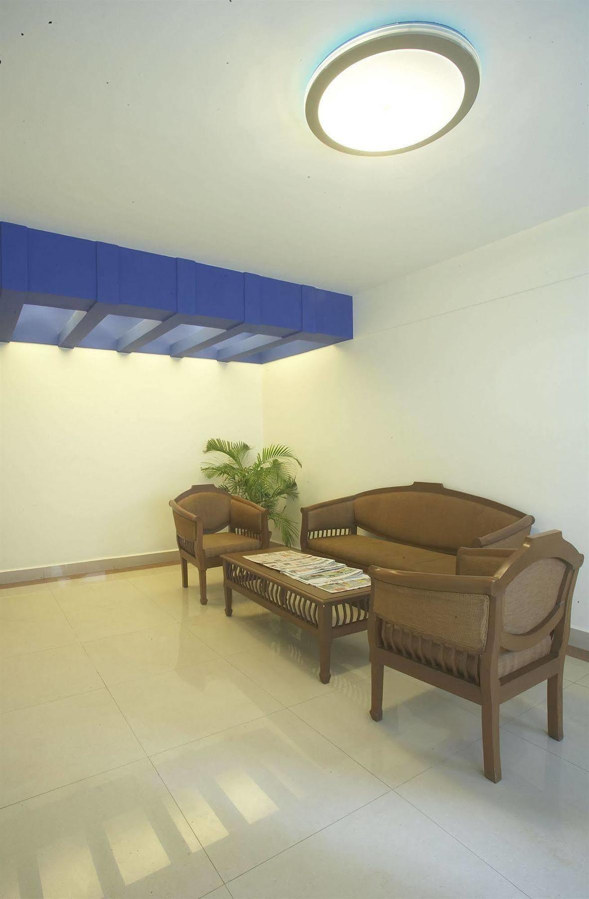 Hotel Crescent Inn Chennai Zewnętrze zdjęcie