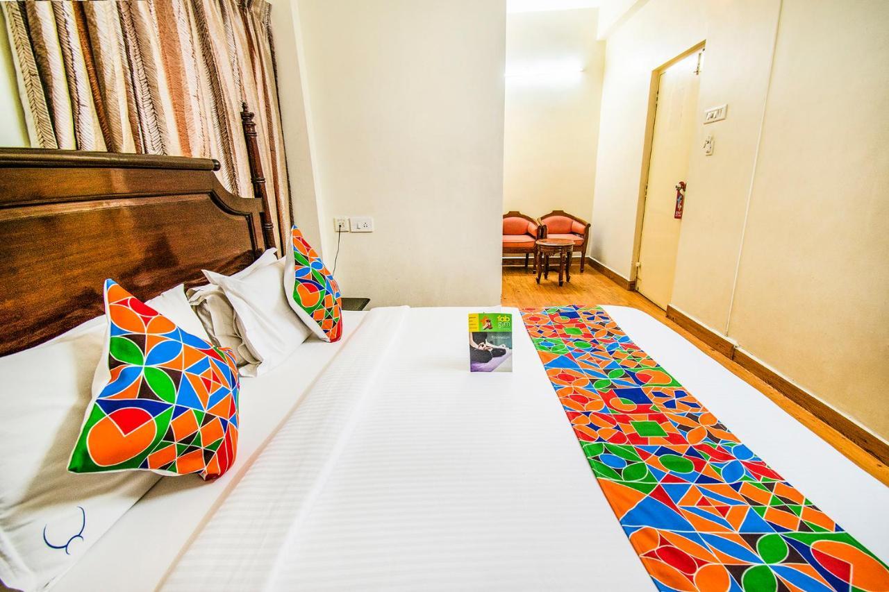 Hotel Crescent Inn Chennai Zewnętrze zdjęcie