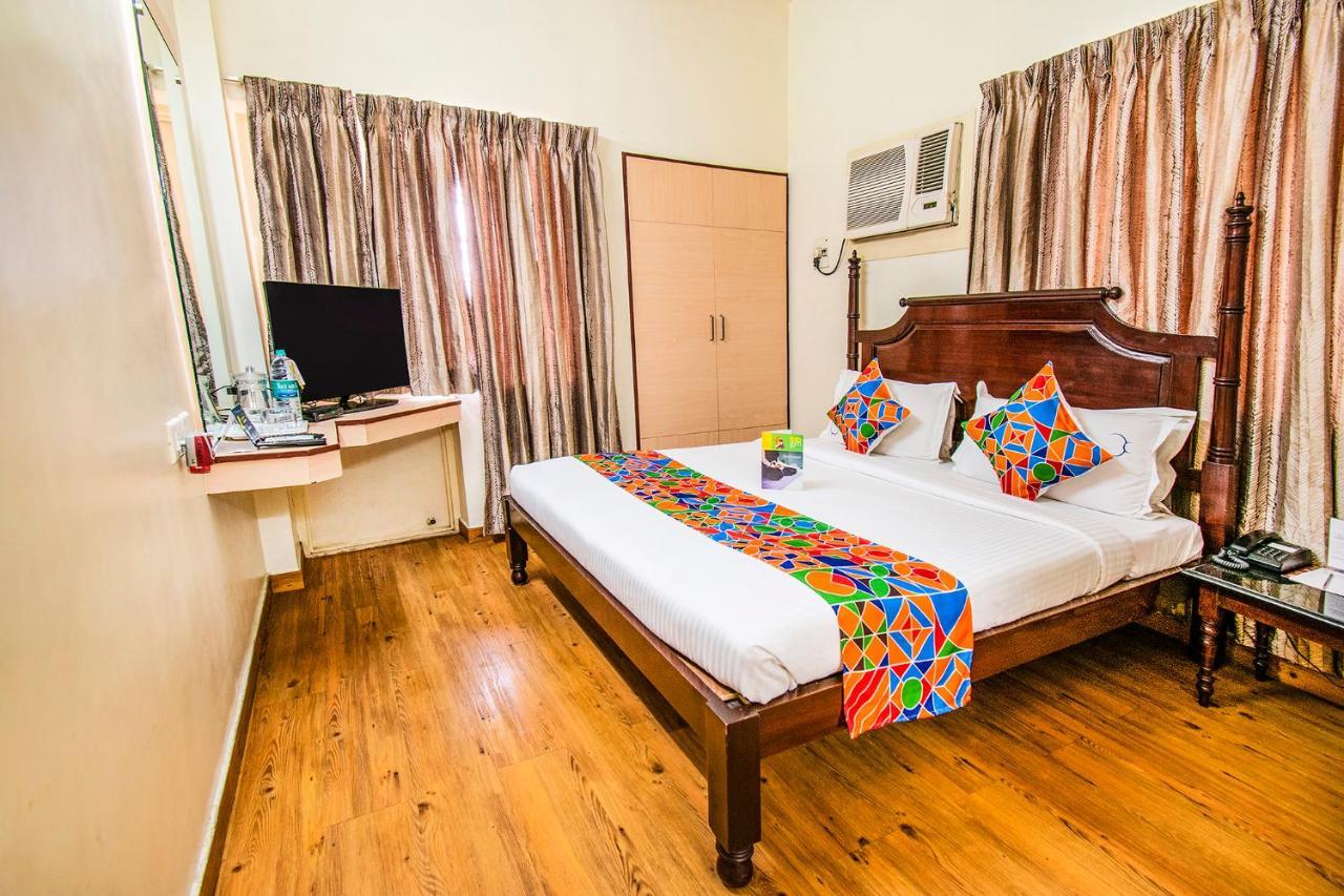 Hotel Crescent Inn Chennai Zewnętrze zdjęcie