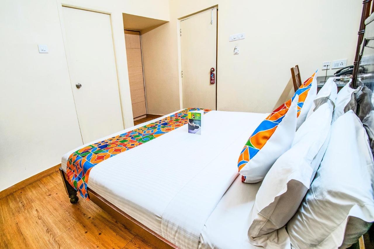 Hotel Crescent Inn Chennai Zewnętrze zdjęcie