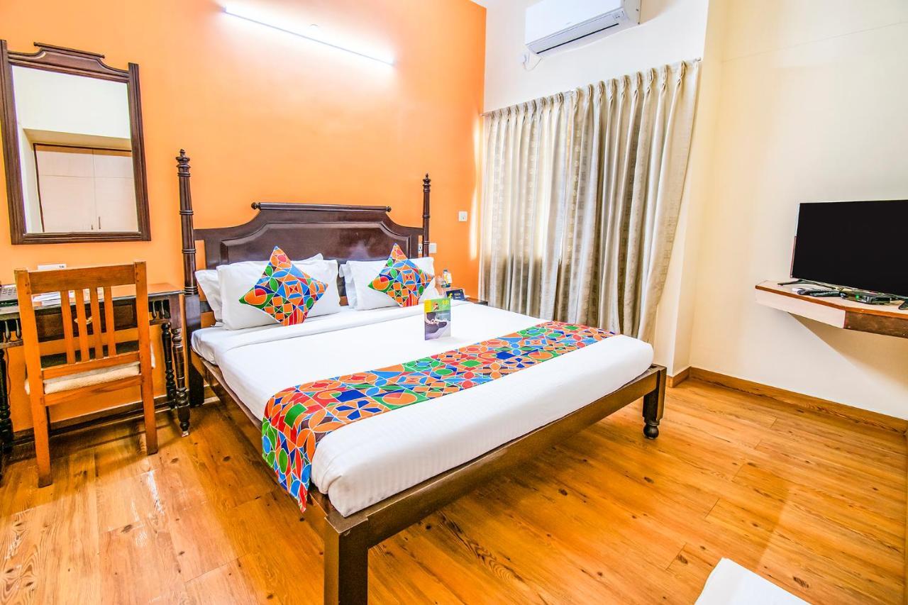 Hotel Crescent Inn Chennai Zewnętrze zdjęcie